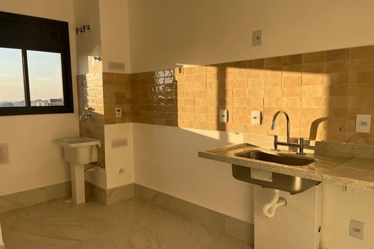 Cozinha de apartamento à venda com 2 quartos, 54m² em Taquaral, Campinas