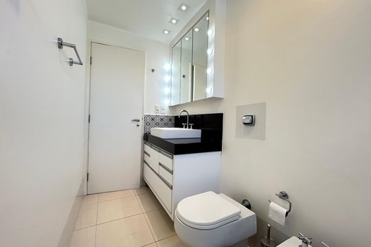 Banheiro de apartamento para alugar com 2 quartos, 61m² em Centro, Florianópolis