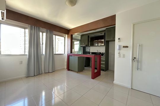 Apartamento para alugar com 2 quartos, 61m² em Centro, Florianópolis