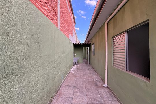 Quintal / lavanderia de casa à venda com 4 quartos, 182m² em Jardim das Maravilhas, Santo André