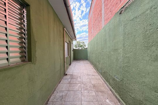 Quintal / lavanderia de casa à venda com 4 quartos, 182m² em Jardim das Maravilhas, Santo André