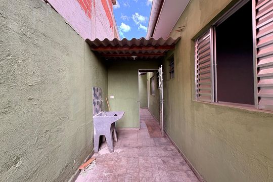 Lavanderia de casa à venda com 4 quartos, 182m² em Jardim das Maravilhas, Santo André