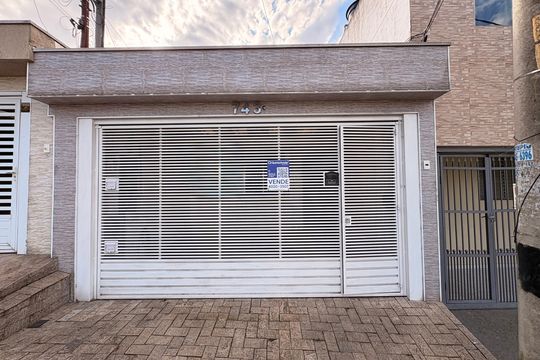 Fachada + plaquinha YVPZ-537 de casa à venda com 4 quartos, 182m² em Jardim das Maravilhas, Santo André