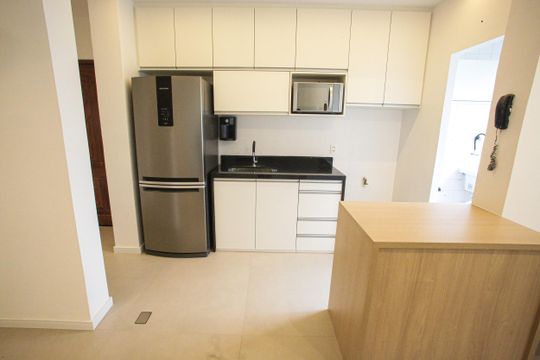 Cozinha de apartamento para alugar com 1 quarto, 50m² em Freguesia (jacarepaguá), Rio de Janeiro
