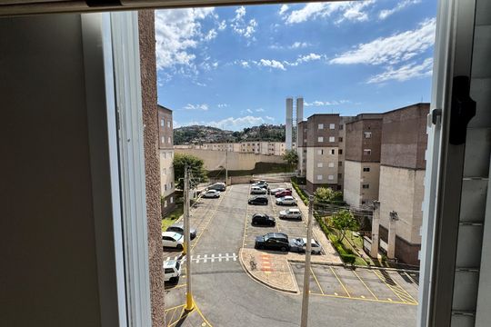 Vista do Quarto 1 de apartamento para alugar com 2 quartos, 45m² em Petrópolis, Cotia