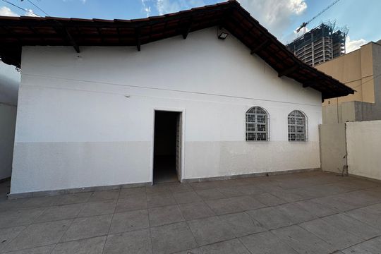 Área externa de casa para alugar com 4 quartos, 180m² em Setor Bueno, Goiânia