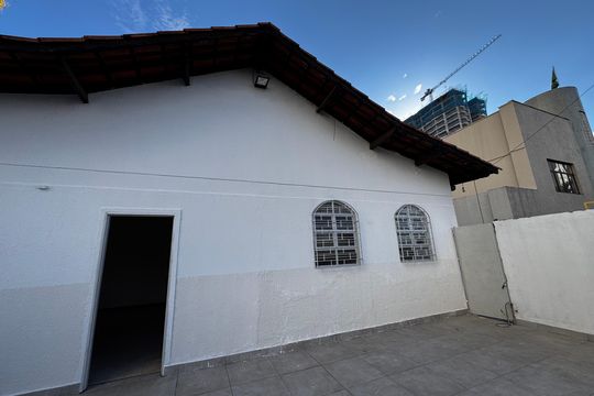 Área externa de casa para alugar com 4 quartos, 180m² em Setor Bueno, Goiânia