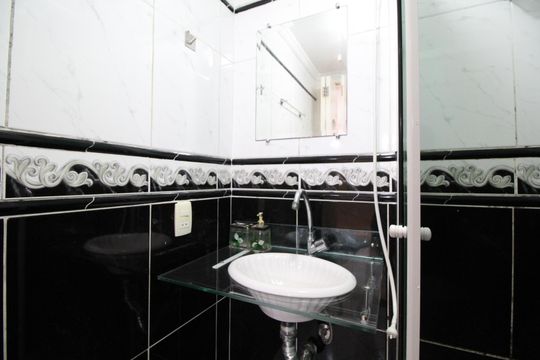Banheiro de apartamento à venda com 2 quartos, 50m² em Conceição, Diadema