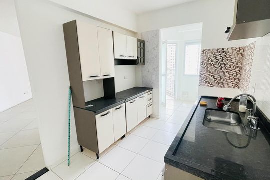 Cozinha de apartamento para alugar com 3 quartos, 90m² em Jardim Branca Flor, Embu das Artes