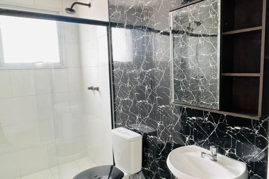 Banheiro de apartamento para alugar com 3 quartos, 90m² em Jardim Branca Flor, Embu das Artes