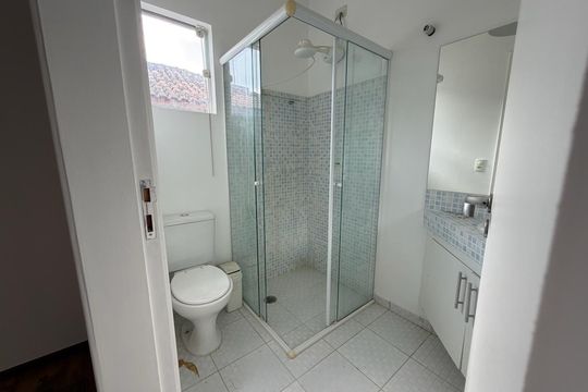 Banheiro de casa à venda com 2 quartos, 114m² em Vila Sonia, São Paulo