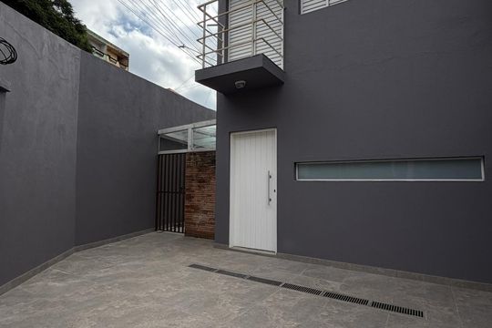 Área Externa de casa à venda com 2 quartos, 114m² em Vila Sonia, São Paulo
