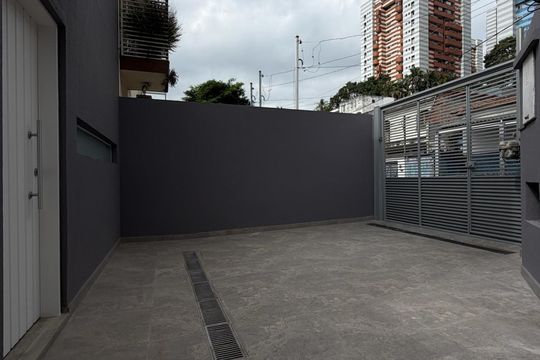 Área Externa de casa à venda com 2 quartos, 114m² em Vila Sonia, São Paulo