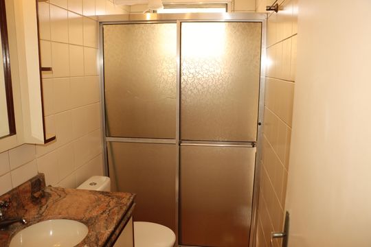Banheiro social de apartamento à venda com 2 quartos, 52m² em Vila Alpina, São Paulo