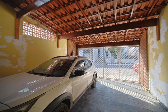 Garagem de casa à venda com 3 quartos, 243m² em Parque Boturussu, São Paulo