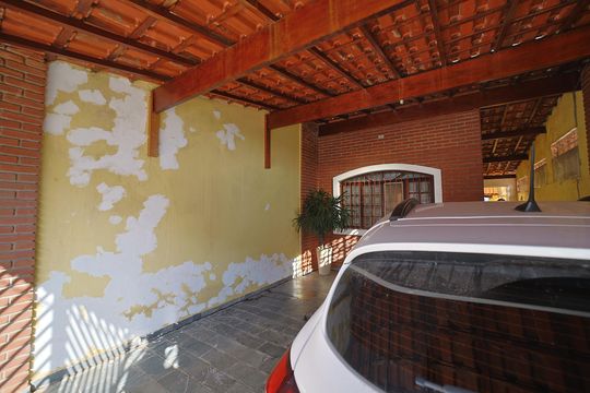 Garagem de casa à venda com 3 quartos, 243m² em Parque Boturussu, São Paulo