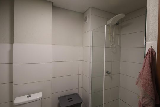Banheiro de apartamento à venda com 2 quartos, 51m² em Olaria, Canoas