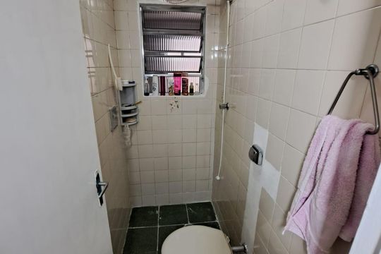 Banheiro de casa à venda com 2 quartos, 80m² em Parada Inglesa, São Paulo