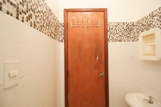 Banheiro de casa para alugar com 1 quarto, 30m² em Jardim Santa Monica, São Paulo