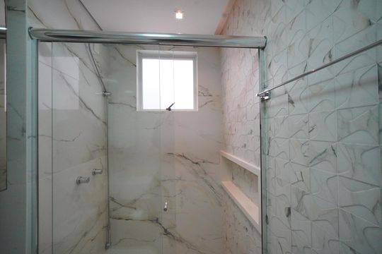 Banheiro Social  de apartamento para alugar com 2 quartos, 84m² em Campeche, Florianópolis