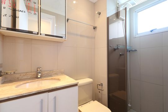 Banheiro  de apartamento para alugar com 2 quartos, 49m² em Vila Anastácio, São Paulo