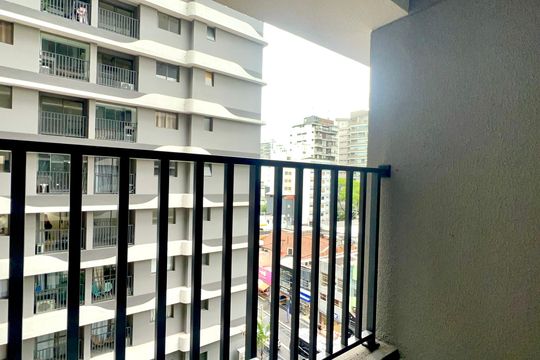 Varanda de kitnet/studio para alugar com 1 quarto, 27m² em Pinheiros, São Paulo