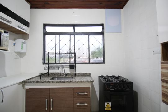 Cozinha - Armários de casa para alugar com 1 quarto, 31m² em Vila Suzana, São Paulo