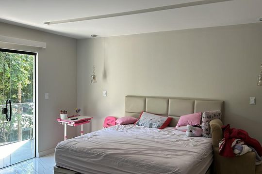 Quarto de casa de condomínio à venda com 3 quartos, 470m² em Campo Grande, Rio de Janeiro