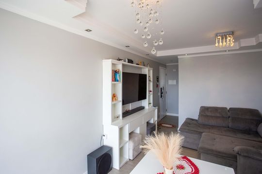 Sala de apartamento à venda com 3 quartos, 63m² em Piraporinha, Diadema