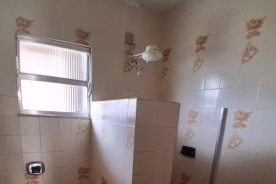 Banheiro de apartamento para alugar com 2 quartos, 35m² em Guaratiba, Rio de Janeiro