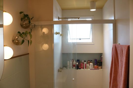 Banheiro de apartamento à venda com 2 quartos, 57m² em Barra Funda, São Paulo