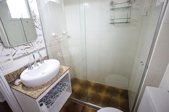 Banheiro Social de apartamento para alugar com 2 quartos, 53m² em Tanque, Rio de Janeiro