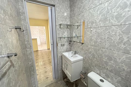 Banheiro de casa para alugar com 3 quartos, 80m² em Marechal Hermes, Rio de Janeiro