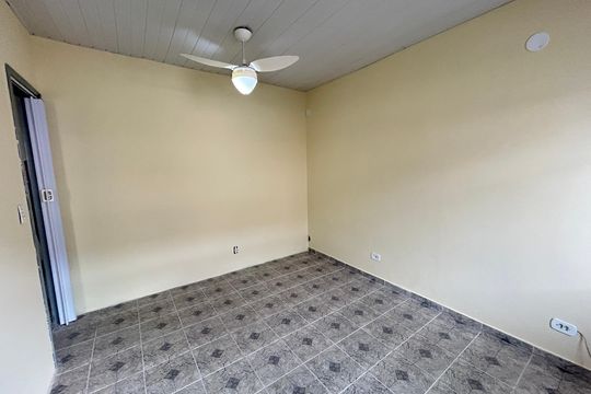 Quarto 3 de casa para alugar com 3 quartos, 80m² em Marechal Hermes, Rio de Janeiro