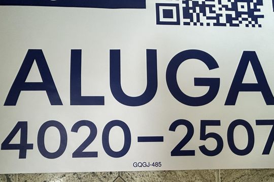 Código de casa para alugar com 3 quartos, 80m² em Marechal Hermes, Rio de Janeiro