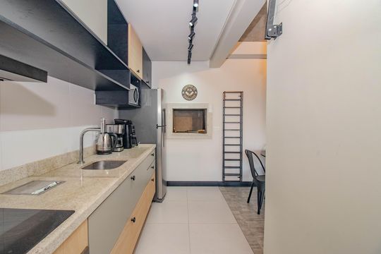 Cozinha e Área de Serviço de kitnet/studio para alugar com 1 quarto, 48m² em Cristo Redentor, Porto Alegre