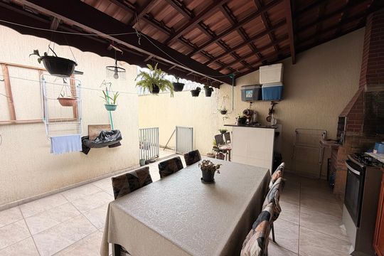 Quintal com churrasqueira de casa à venda com 2 quartos, 123m² em Jardim Bahia, Várzea Paulista