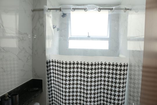 Banheiro de apartamento para alugar com 2 quartos, 60m² em Jardim Alvorada, Nova Iguaçu