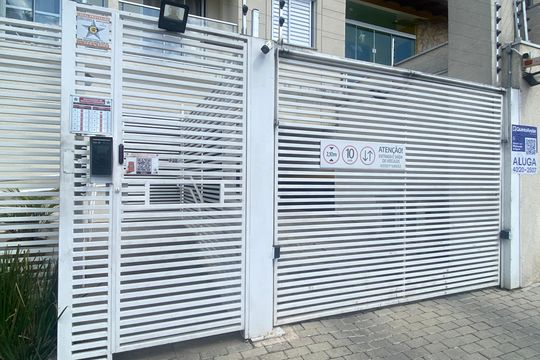 Fachada do Prédio de casa para alugar com 1 quarto, 34m² em Km 18, Osasco