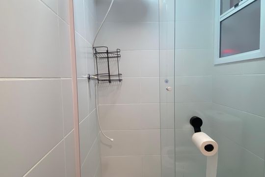 Banheiro de casa para alugar com 1 quarto, 34m² em Km 18, Osasco