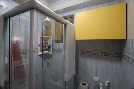 Banheiro  de apartamento à venda com 2 quartos, 42m² em Olaria, Canoas
