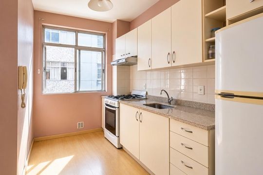 Cozinha de apartamento para alugar com 1 quarto, 66m² em Menino Deus, Porto Alegre