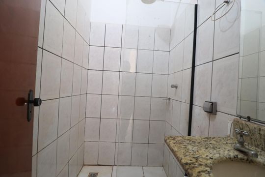 Banheiro Social de casa para alugar com 2 quartos, 110m² em Santa Mônica, Uberlândia