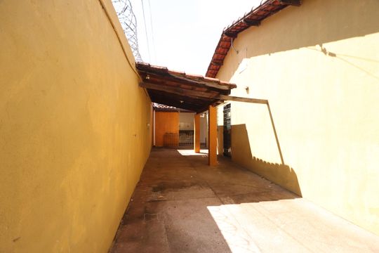 Área externa de casa para alugar com 2 quartos, 110m² em Santa Mônica, Uberlândia