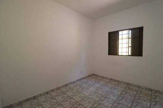 Quarto 1 de casa para alugar com 2 quartos, 110m² em Santa Mônica, Uberlândia