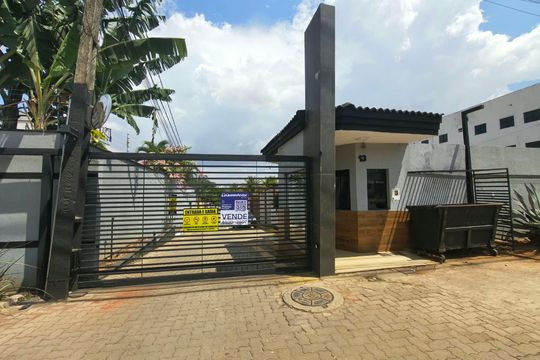 Casa à venda com 3 quartos, 200m² em Colônia Agrícola Águas Claras, Brasília