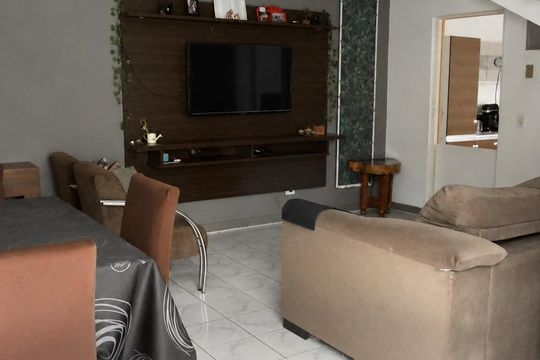 Casa à venda com 3 quartos, 122m² em Vila Marari, São Paulo