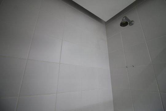 Banheiro de apartamento para alugar com 3 quartos, 77m² em Barra Olímpica, Rio de Janeiro