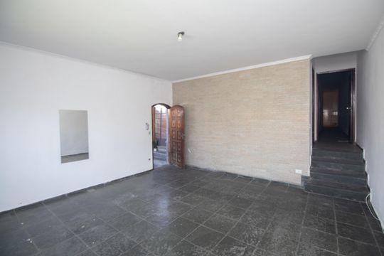 Casa para alugar com 4 quartos, 203m² em Vila Mazzei, São Paulo