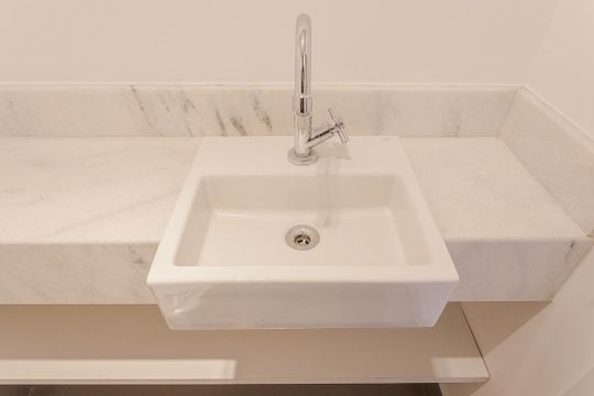 Lavabo de apartamento para alugar com 1 quarto, 69m² em Sumarezinho, São Paulo